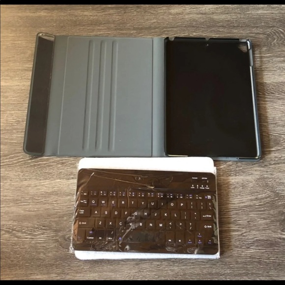 Tablet Keyboard Case - Picture 6 of 7
